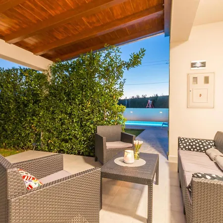 Nyaraló Lovely In *